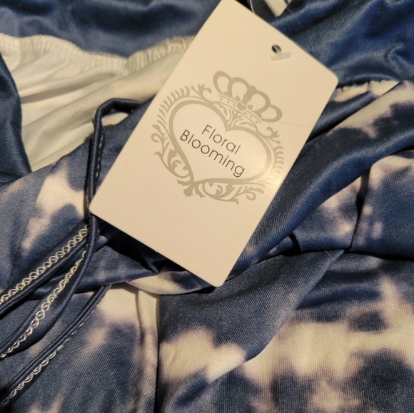 Floral Blooming Blue & White Lounge Pants - NWT - Size 2XL - Picture 6 of 7